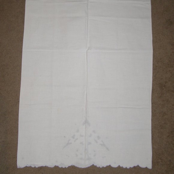 Vintage Cotton Pillowcase w/Floral design - Picture 14 of 14